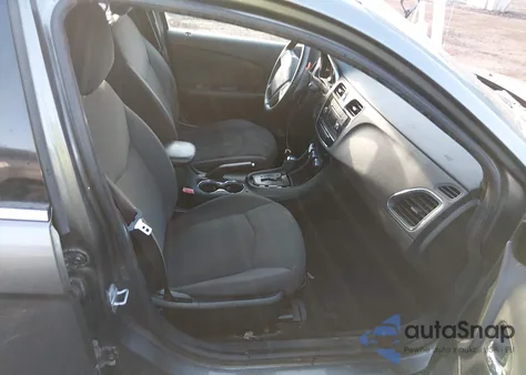 2012 Chrysler 200 Touring z USA, uszkodzony, nr VIN 1C3CCBBB8CN176496